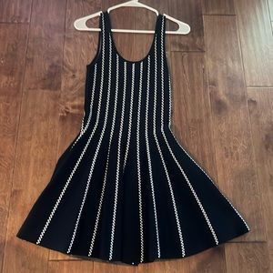 Bebe XS Black/white skater style dress